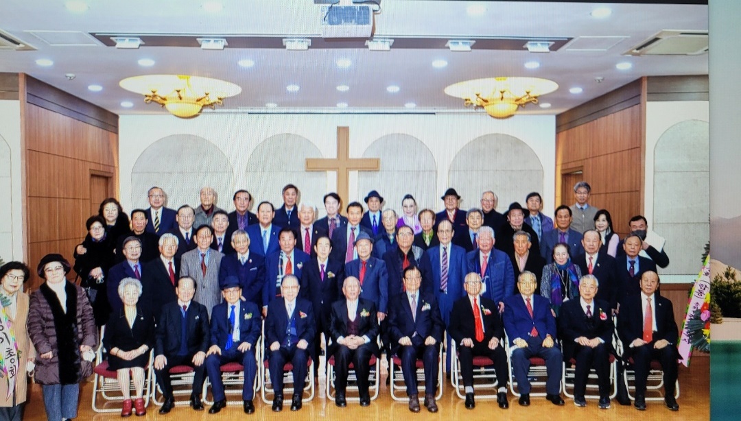 한국기독교지도자협의회 제47회 총회에 참석한 130여명의 회원들은 분열과 갈등으로 얼룩진 한국교회의 변화와 연합, 화합을 위해 노력하겠다는 강한 의지를 보였다.