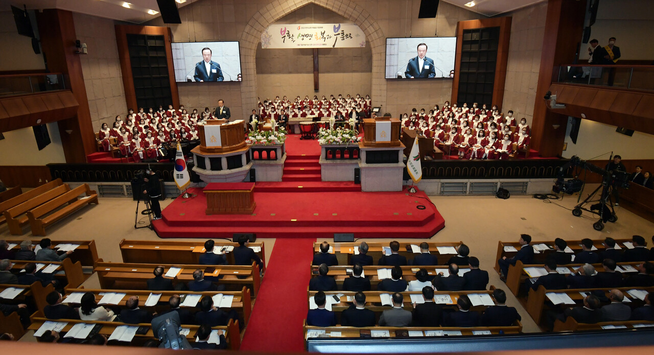 “한국교회, 부활 생명으로 사회 위로하고 희망의 빛 전할 것”