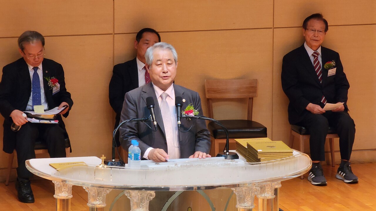 말씀을 전하고 있는 회장 박상문 목사.