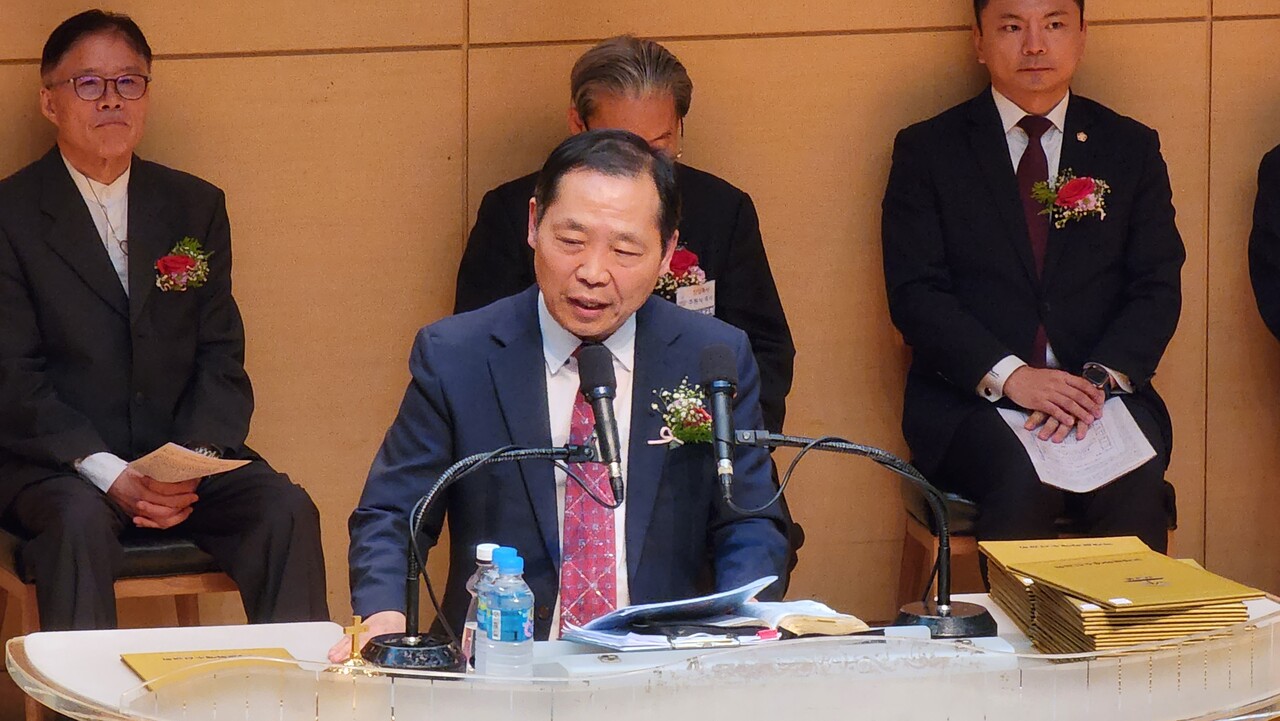 경과보고에 나선 대표 임영술 목사.