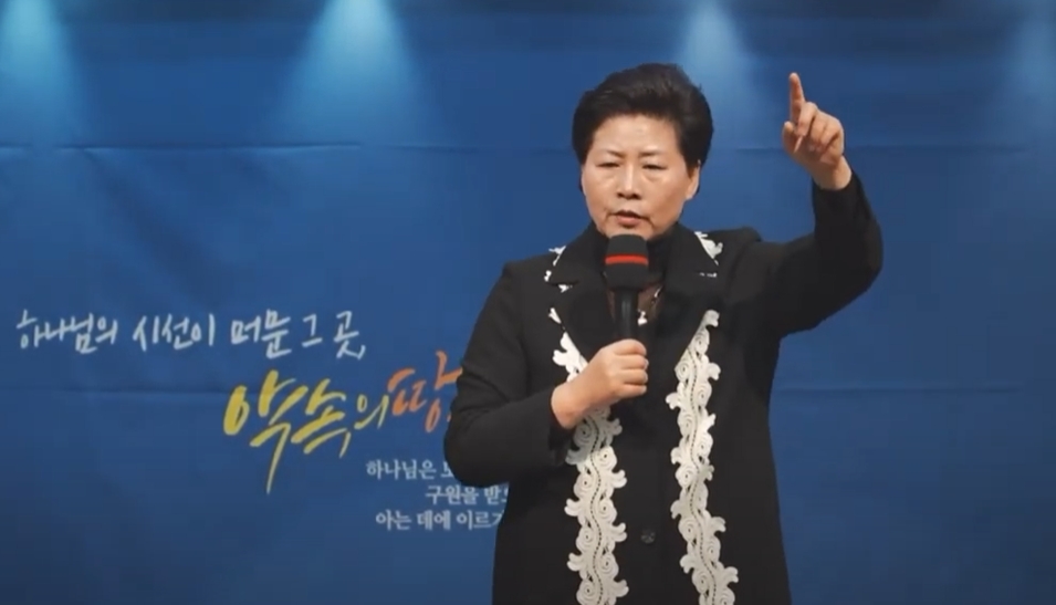 더불어 살아가는 교회의 분위기를 강조하는 김록이 목사.