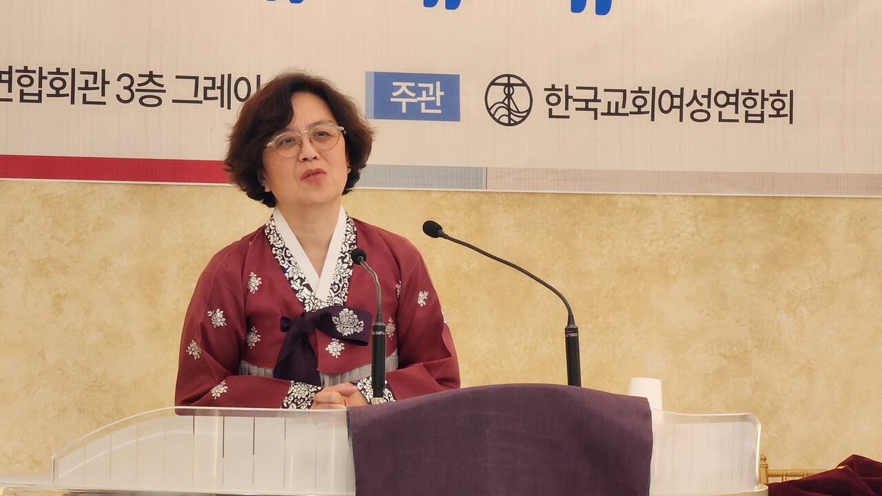 신년사를 전하는 김경은 회장.