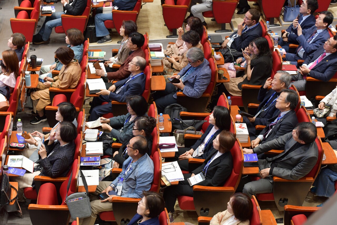 세계선교대회에서 한국교회와 함께하는 선교의 열정을 불태우는 개혁총회 소속 선교사와 목회자, 그리고 차새대 선교사들.