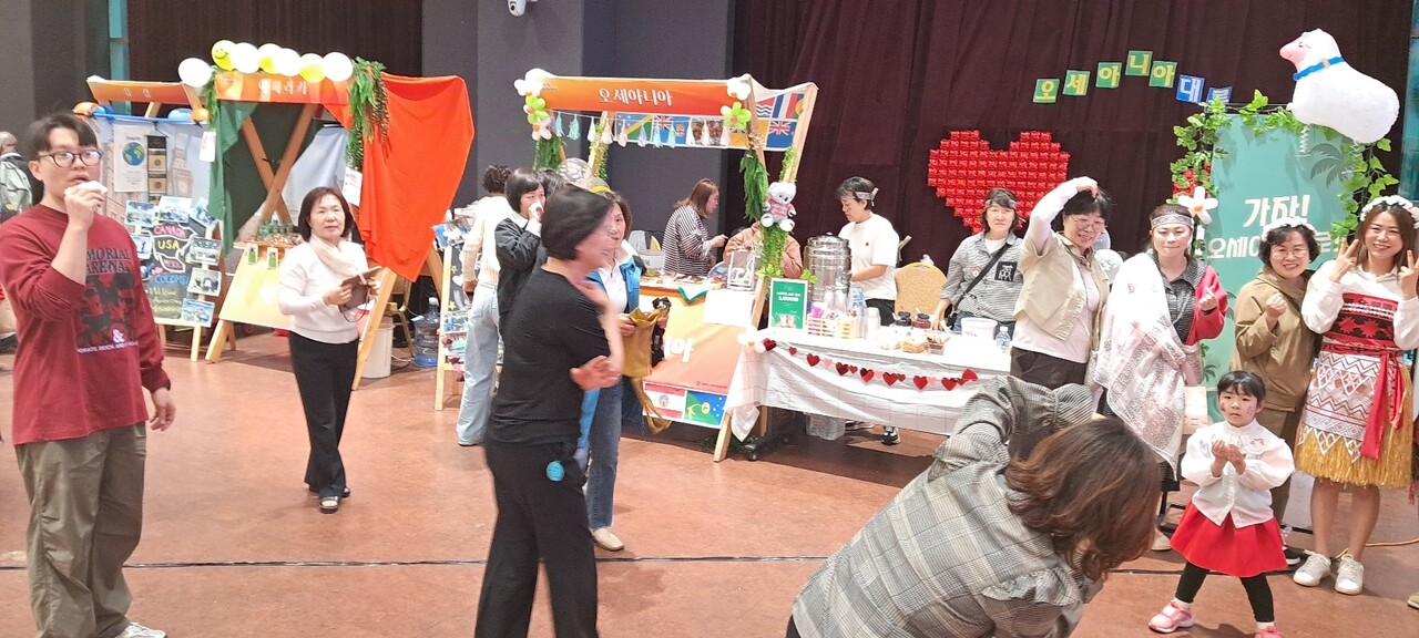 세계선교현장의 문화와 역사를 알리는 언어권역별 부스.