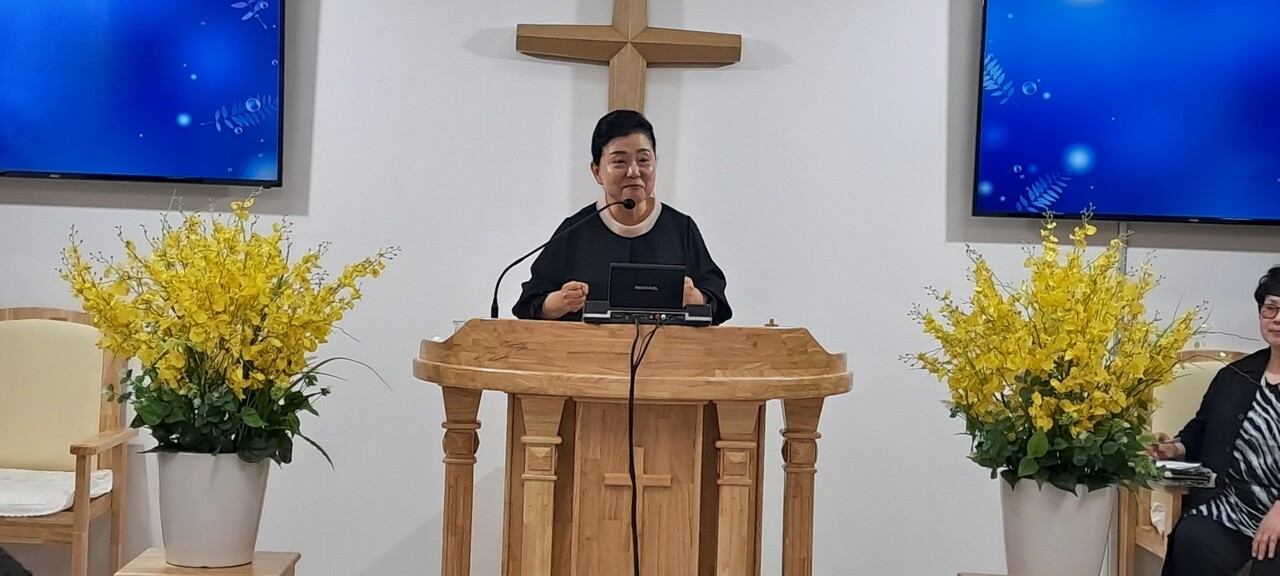 설교하는 총회장 김영희 목사.