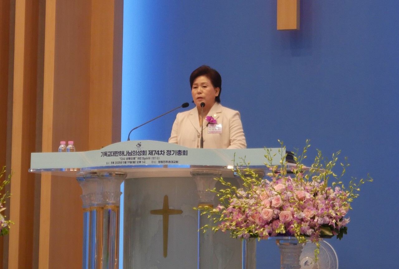 취임 일성을 밝히는 신임 총회장 이경은 목사.