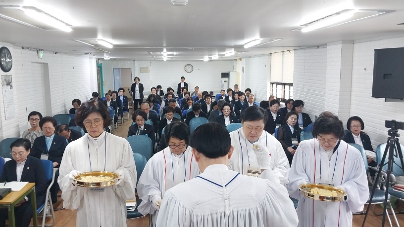 하나님이 함께하시는 임마누엘 신앙의 정신을 재확인하는 대한예수교장로회 정통중앙 제56회 총회에 참석한 총대들.