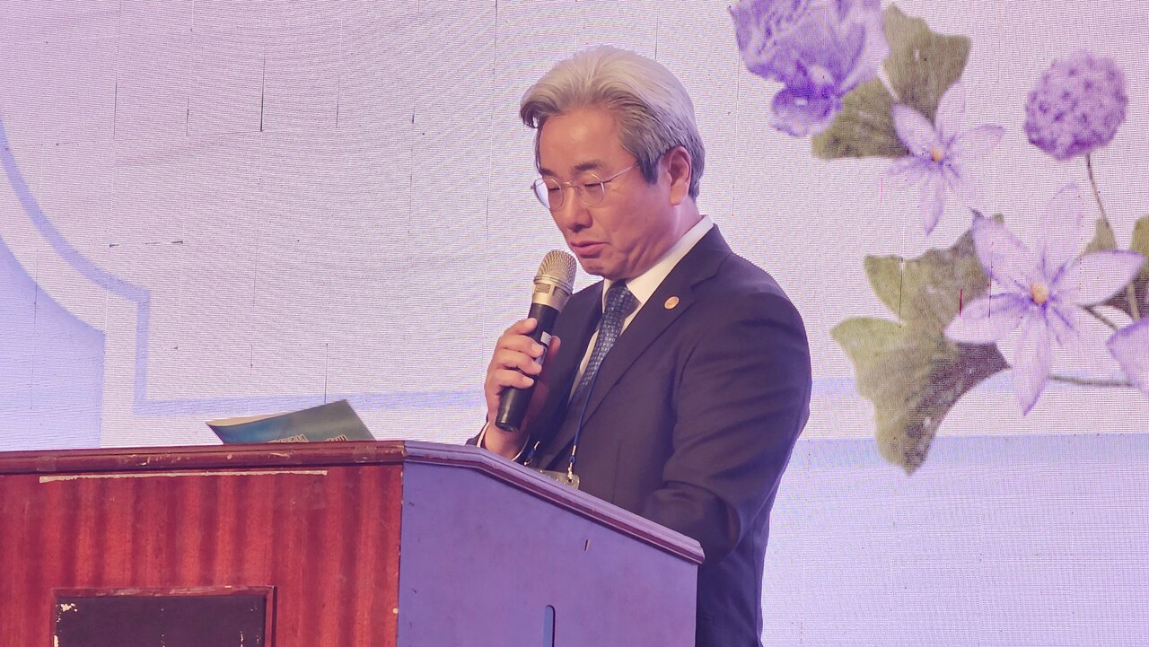 총회 소식을 전하는 총무 김명준 목사.