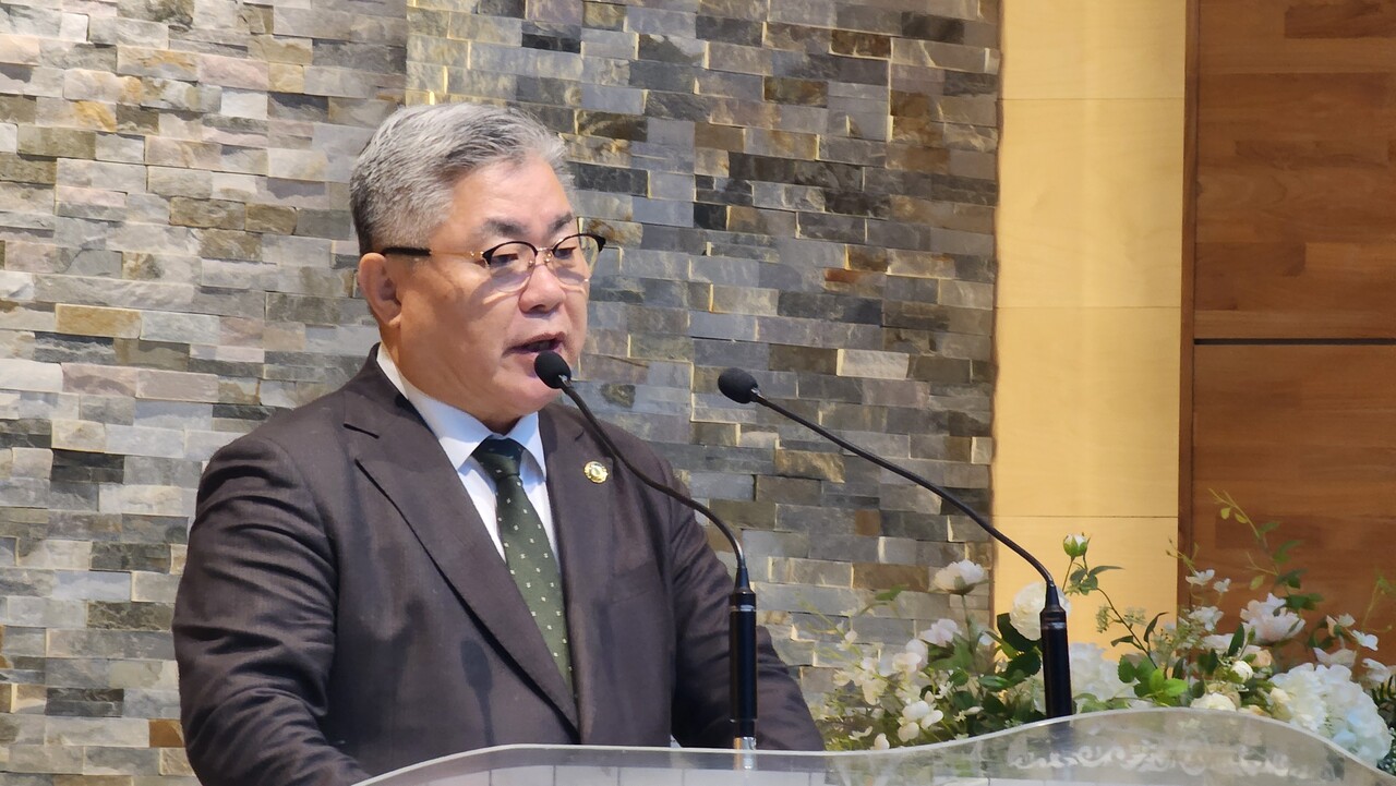 한기총 개혁 의지에는 공감하나, 불의한 희생이 뒤 따라서는 안 된다고 힘주어 말하는 김정환 목사.